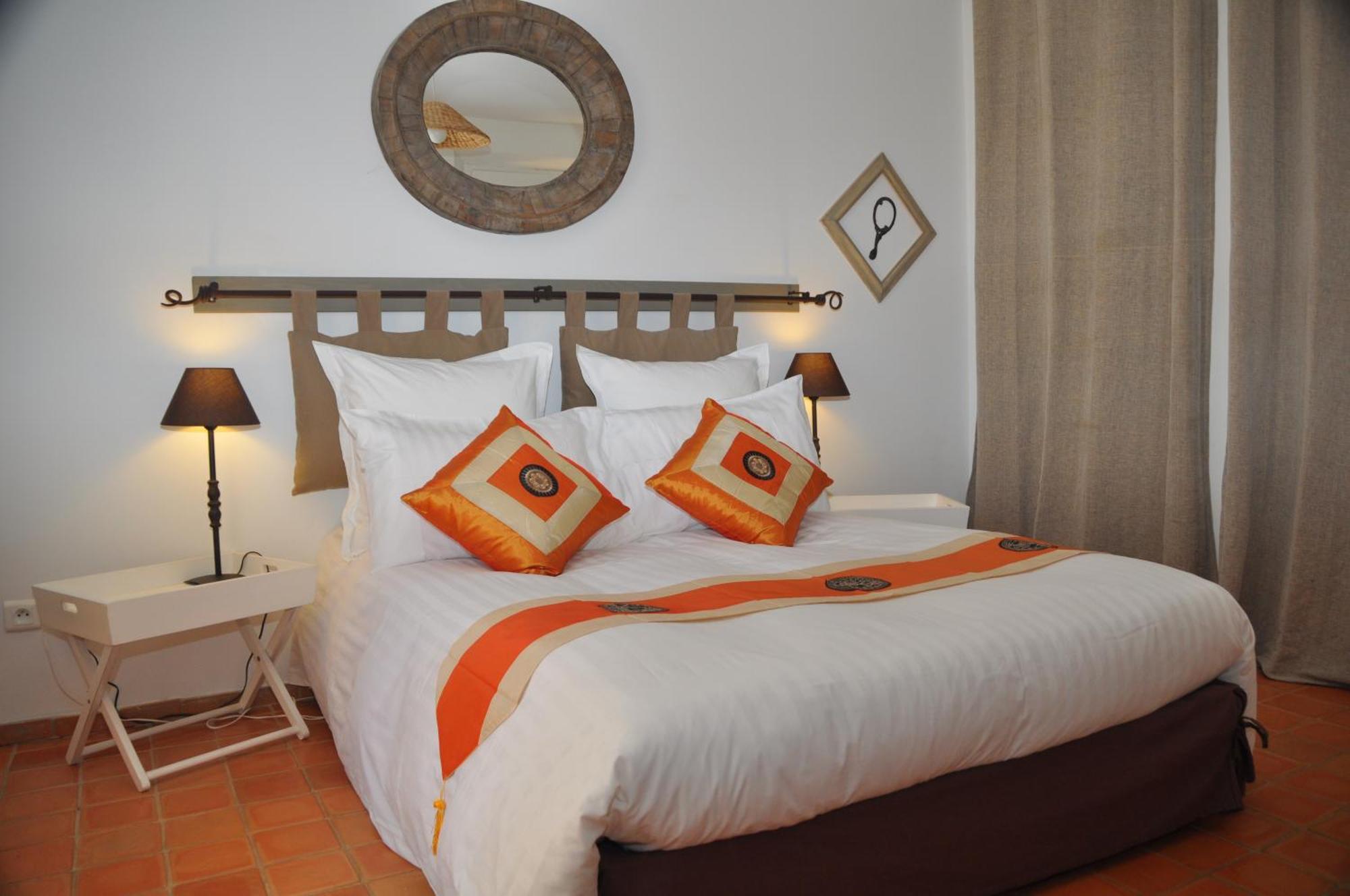 Le Clos Geraldy - Chambres D'Hotes De Charme, Piscine Et Spa Saint-Maximin-la-Sainte-Baume Phòng bức ảnh